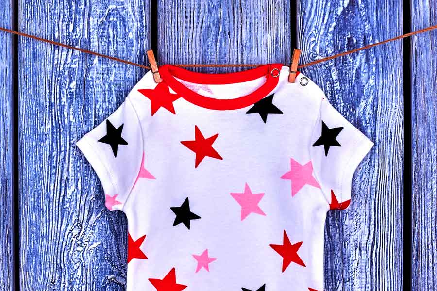 Shirts per neonati: la guida per sceglierle